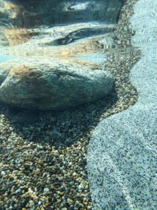 fondo piscina pietra naturale